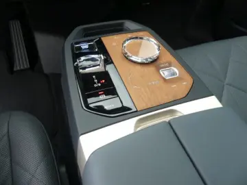iX xDrive50 Sportpak.AHK°22