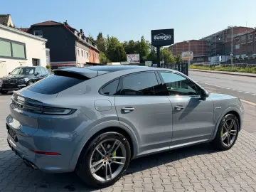 Cayenne Coupe E-Hybrid - Panorama-Sport Design /