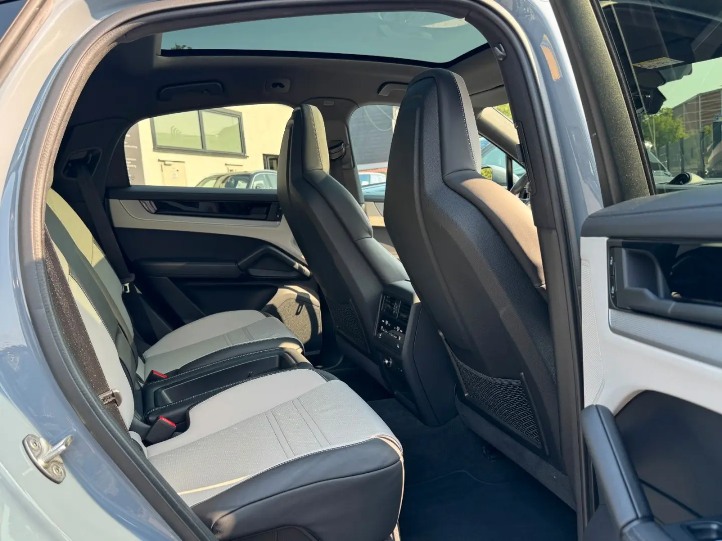 Cayenne Coupe E-Hybrid - Panorama-Sport Design /