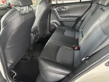 RAV 4 2.5 4x2 Hybrid Style Selection