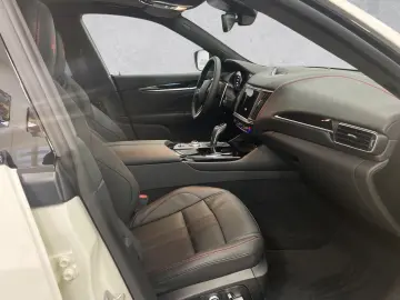 Levante GT Hybrid Pano+AHK