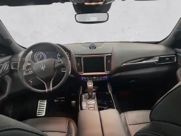 Levante GT Hybrid Pano+AHK