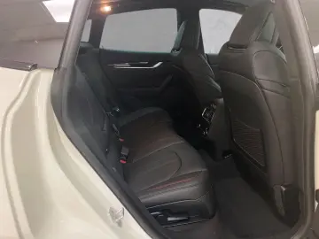 Levante GT Hybrid Pano+AHK