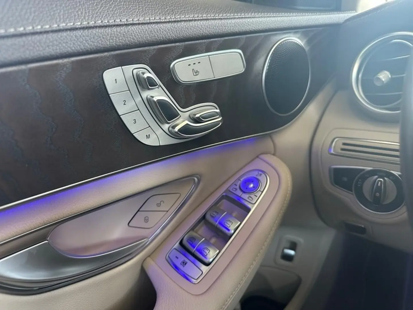 C 200 4M Luxury AHK Pano Memo LED SHZ Ambie. DAB