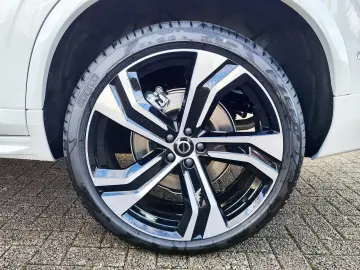 XC90 B5 AWD Ultimate Bright 360 4C B&W HUD STDHZ