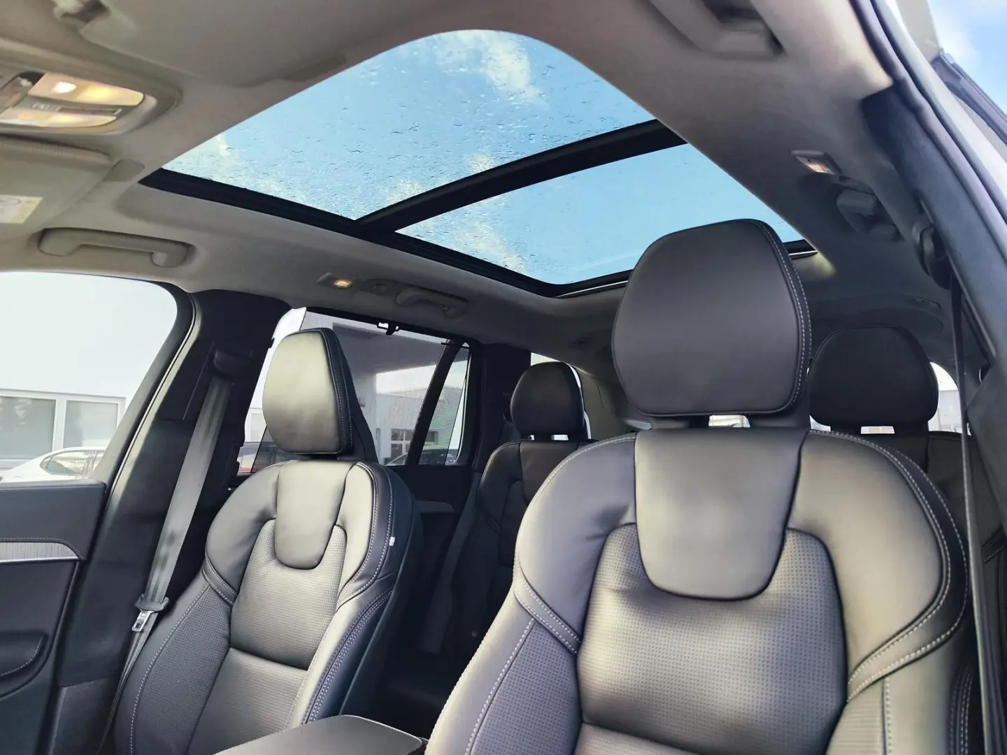 XC90 B5 AWD Ultimate Bright 360 4C B&W HUD STDHZ