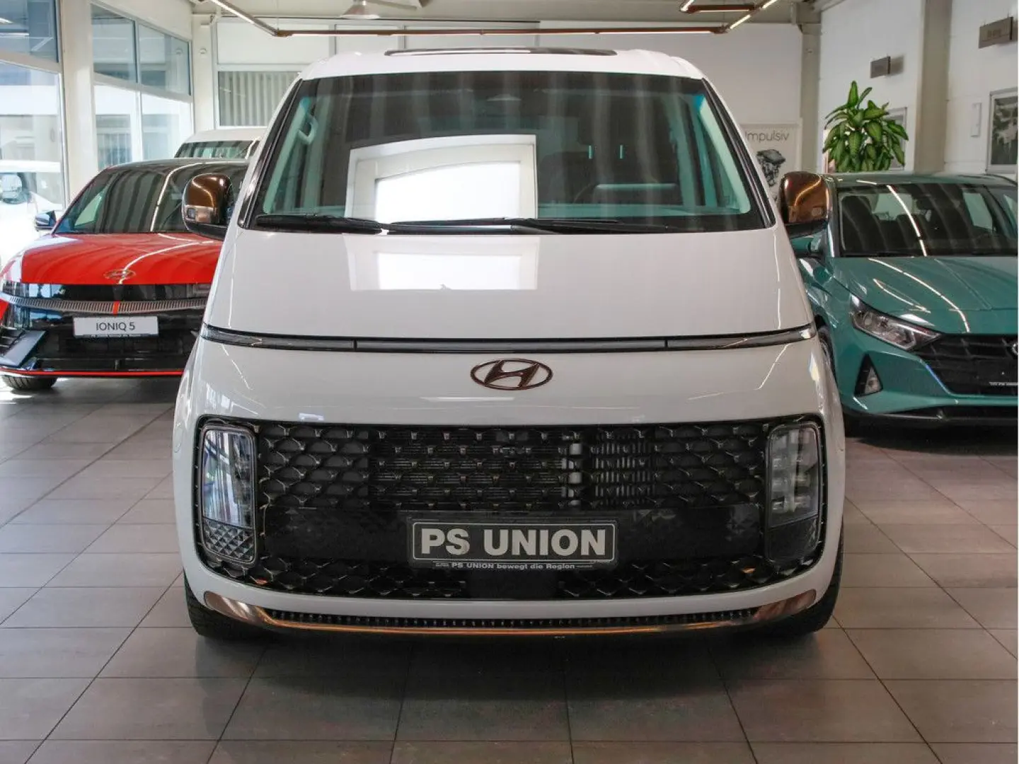 Staria 2.2 Signature 2WD Panorama LED SZH
