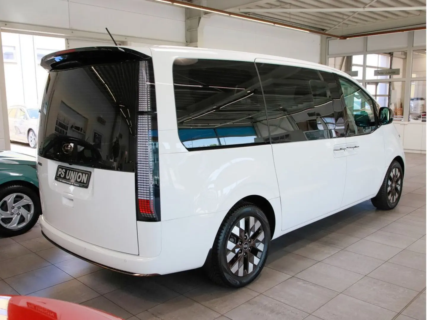 Staria 2.2 Signature 2WD Panorama LED SZH