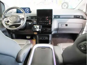 Staria 2.2 Signature 2WD Panorama LED SZH