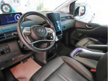Staria 2.2 Signature 2WD Panorama LED SZH