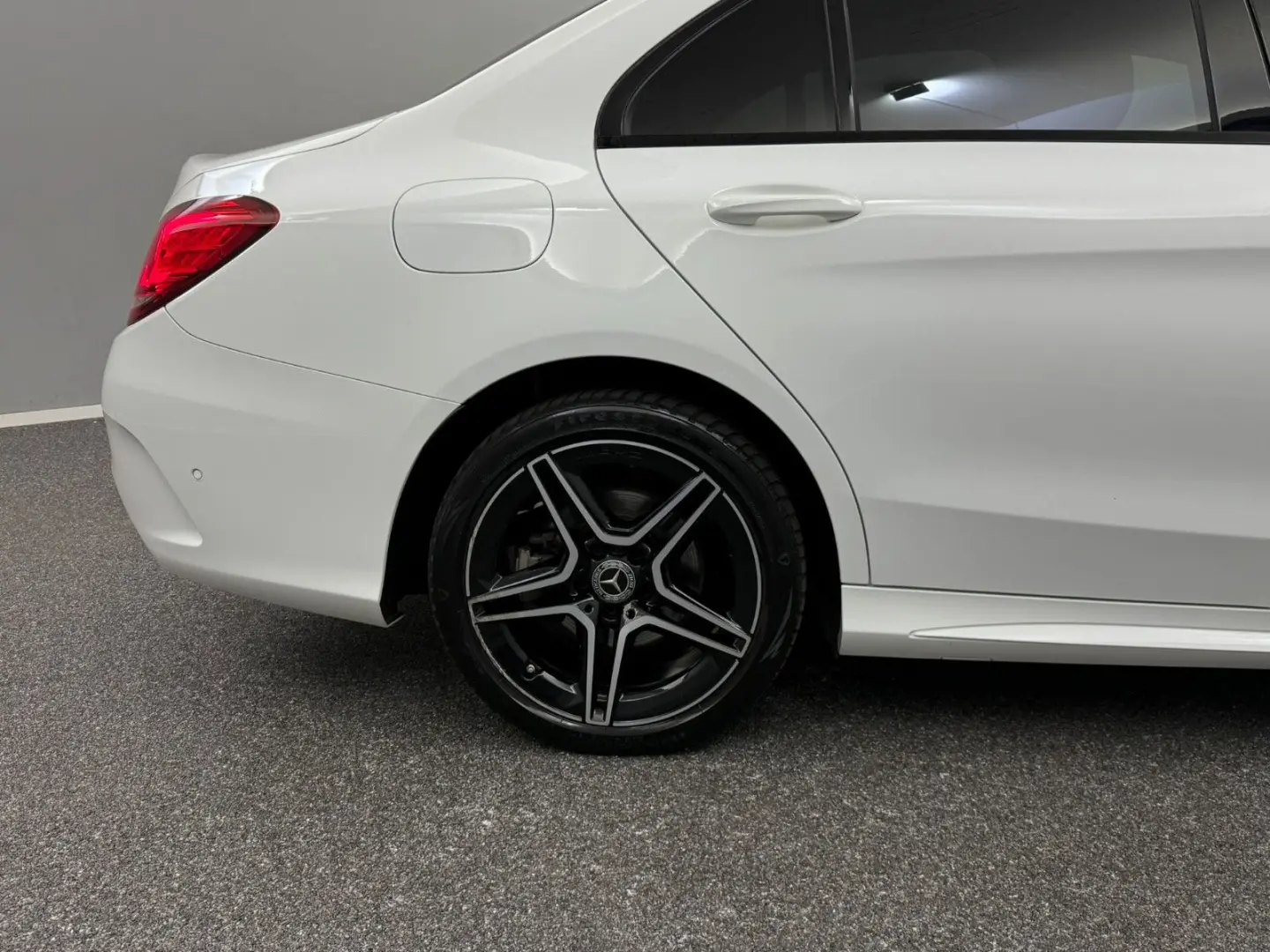 C 300 e AMG-LINE*MBEAM*PANO*VIRTUAL*LEDER*AMBI-L
