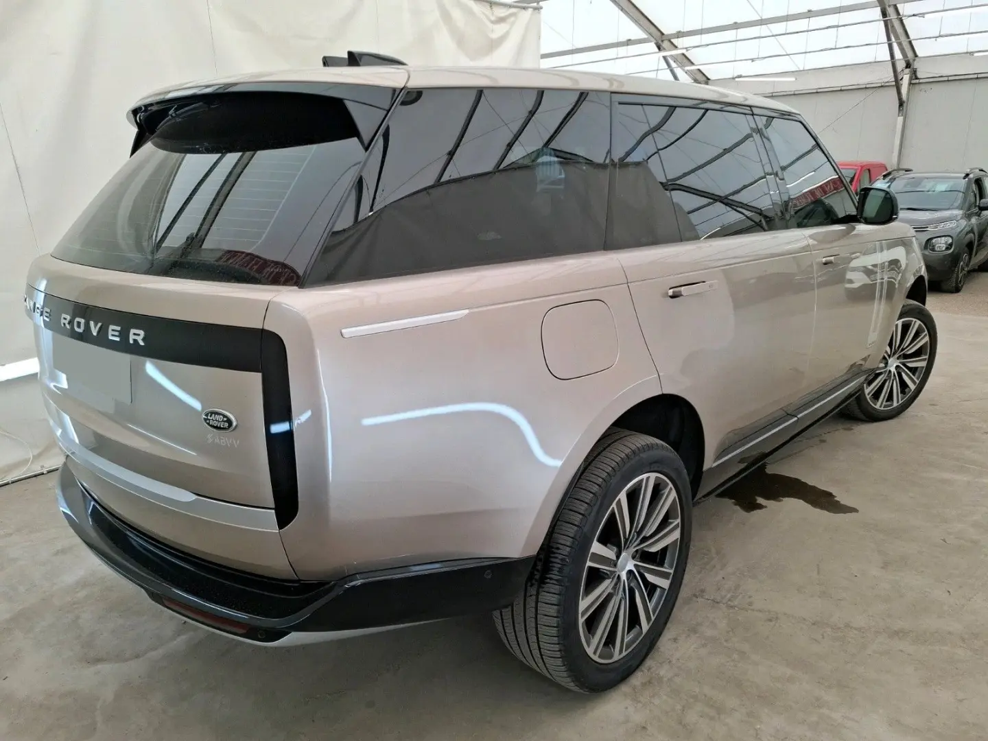 RR P440e 3.0 LWB Long Autobiography TV screens