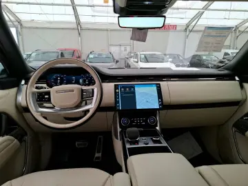 RR P440e 3.0 LWB Long Autobiography TV screens