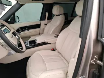 RR P440e 3.0 LWB Long Autobiography TV screens