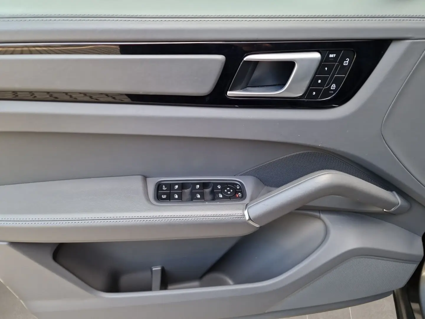 Cayenne E-Hybrid Coupe Luft HuD 360 14w 21z Inno