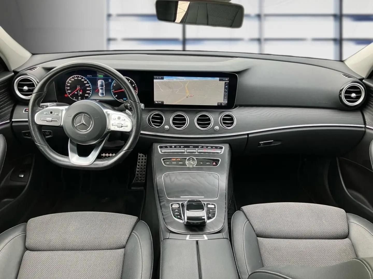 E 200 4M Limousine AMG Pano+Widescreen+Kam+Ambi