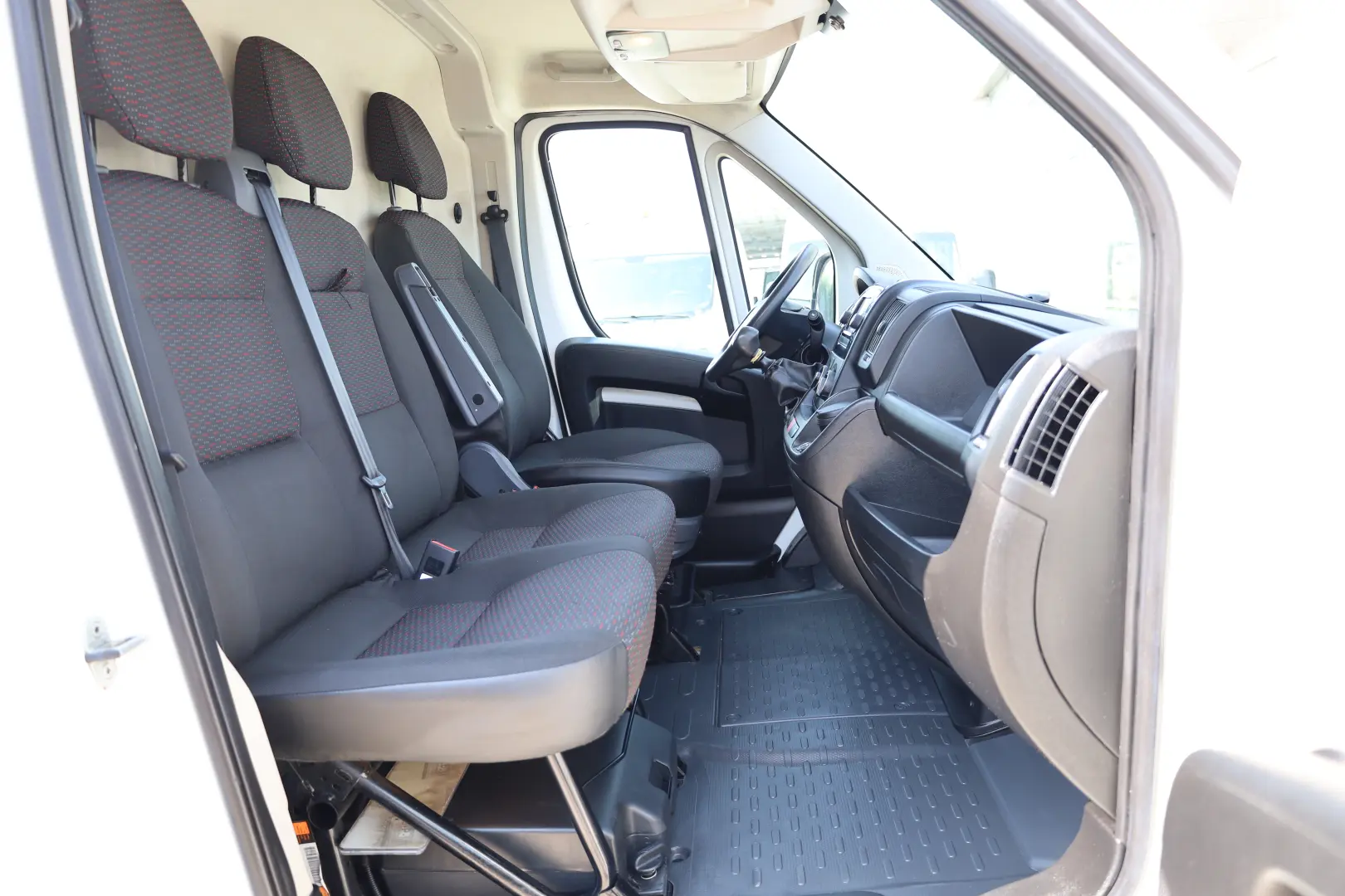 Peugeot Boxer L2H2 2.2D 120CP