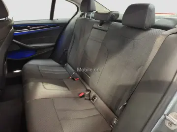 530e xDrive adapLED HUD Harman Glasdach