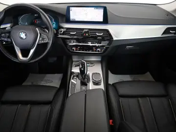 530 e xDrive Luxury ,Leder,Navi,LED,Kamera,AHK e