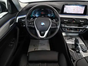 530 e xDrive Luxury ,Leder,Navi,LED,Kamera,AHK e