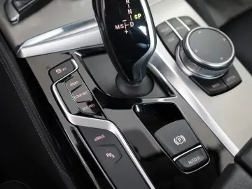 530 e xDrive Luxury ,Leder,Navi,LED,Kamera,AHK e