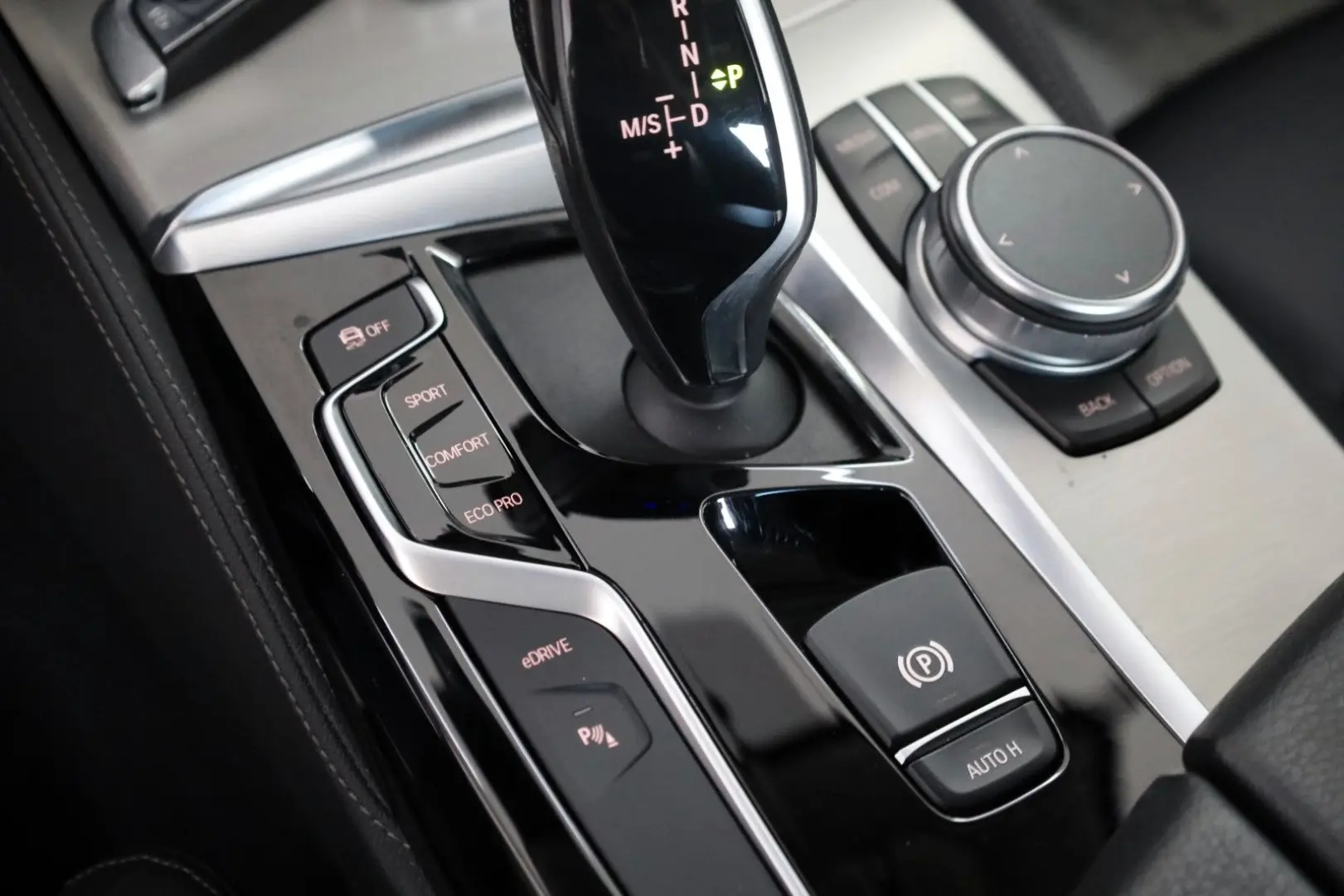 530 e xDrive Luxury ,Leder,Navi,LED,Kamera,AHK e