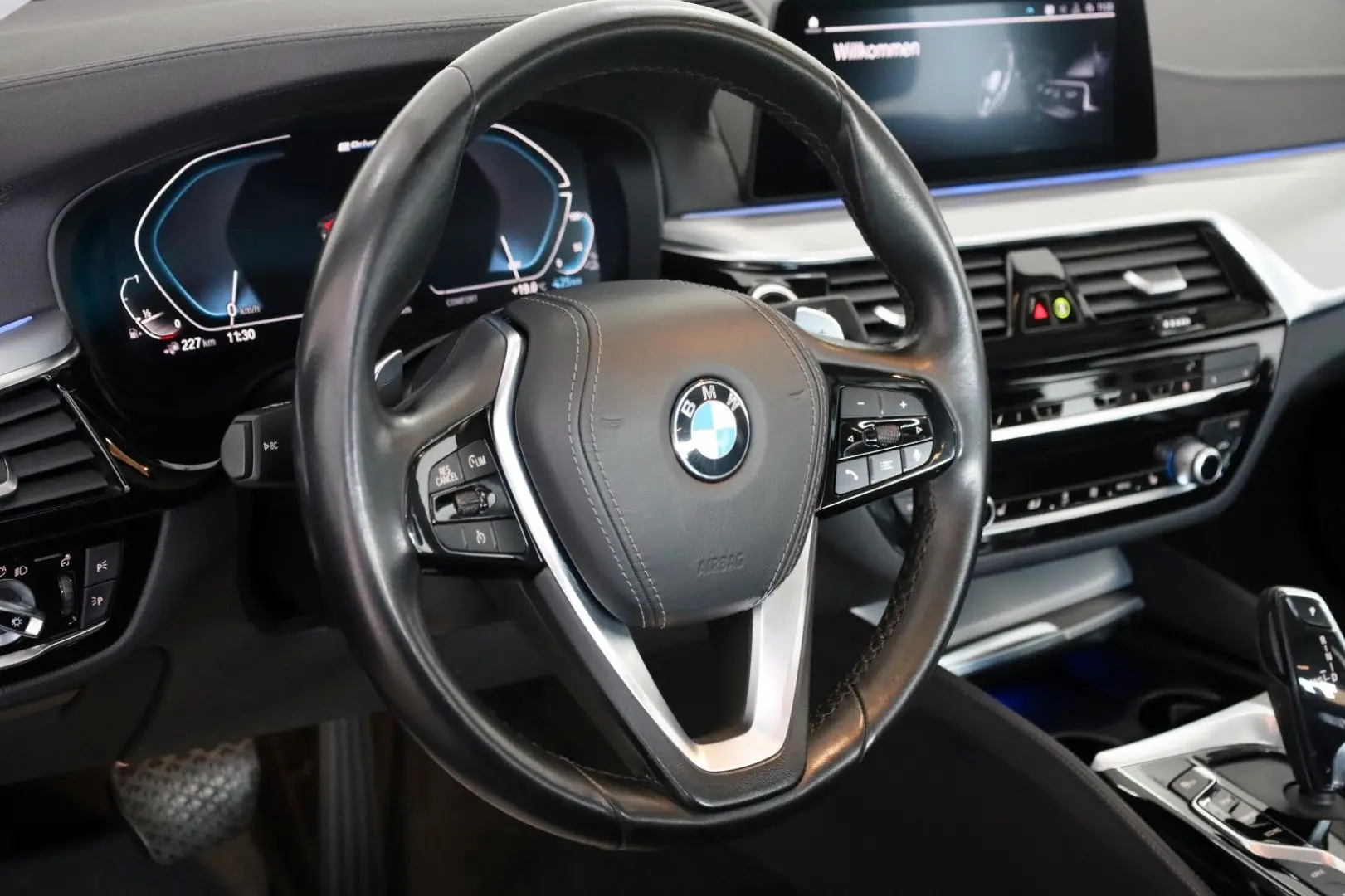 530 e xDrive Luxury ,Leder,Navi,LED,Kamera,AHK e
