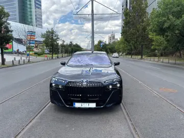 BMW i7