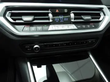 318 3 Serie Sedan 318i | LED | Leder | navi | Sc