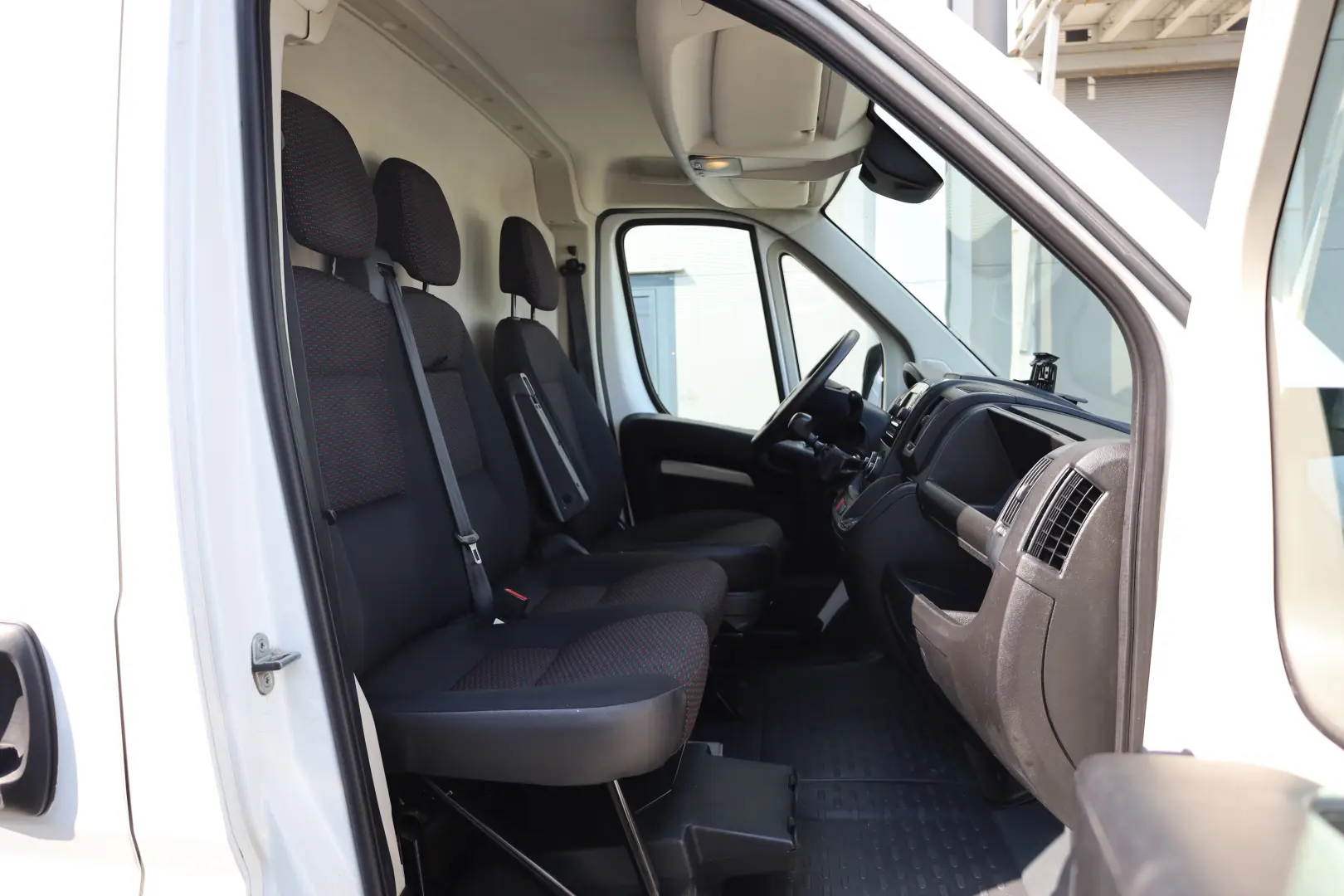 Peugeot Boxer L4H2 2.2D 140CP