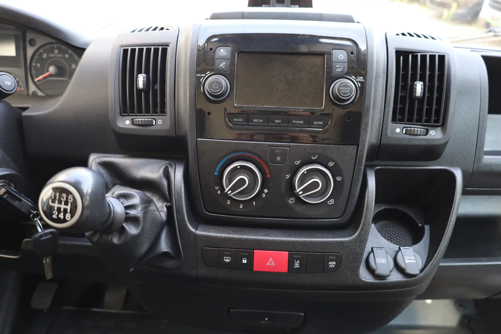 Peugeot Boxer L4H2 2.2D 140CP