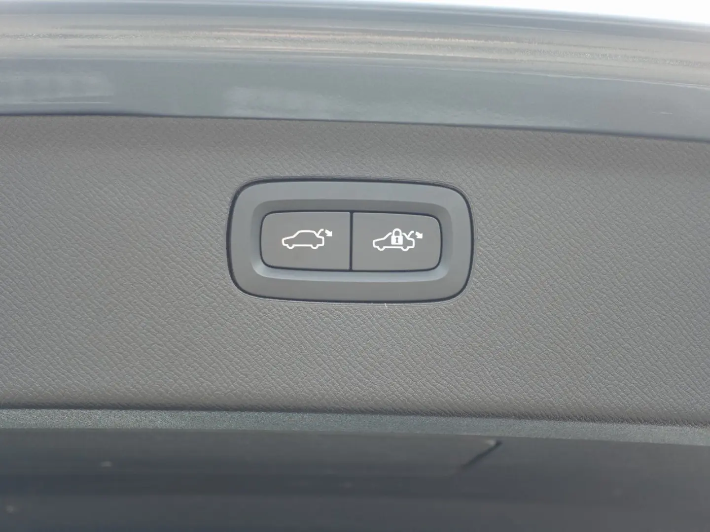 XC90 T8 Recharge AWD Ultimate Bright FOUR-C/B&W