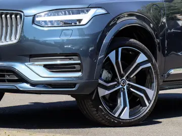 XC90 T8 Recharge AWD Ultra Bright NP:107.220,-//