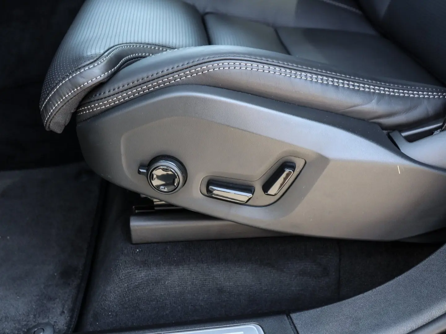 XC90 T8 Recharge AWD Ultra Bright NP:107.220,-//