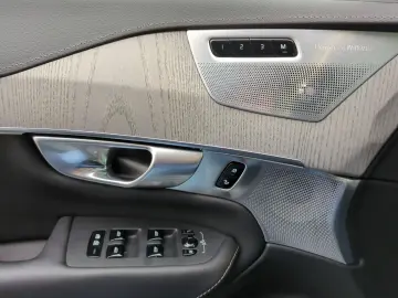 XC90 T8 Recharge Ultimate Dark *Vollausstattung*