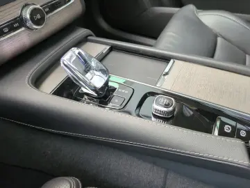 XC90 T8 Recharge Ultimate Dark *Vollausstattung*