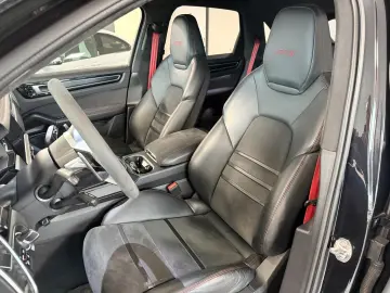 Cayenne GTS TECHART+PANO+AHK+CAM+BOSE+22+LUFT+SH