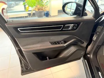 Cayenne GTS TECHART+PANO+AHK+CAM+BOSE+22+LUFT+SH