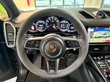 Cayenne GTS TECHART+PANO+AHK+CAM+BOSE+22+LUFT+SH