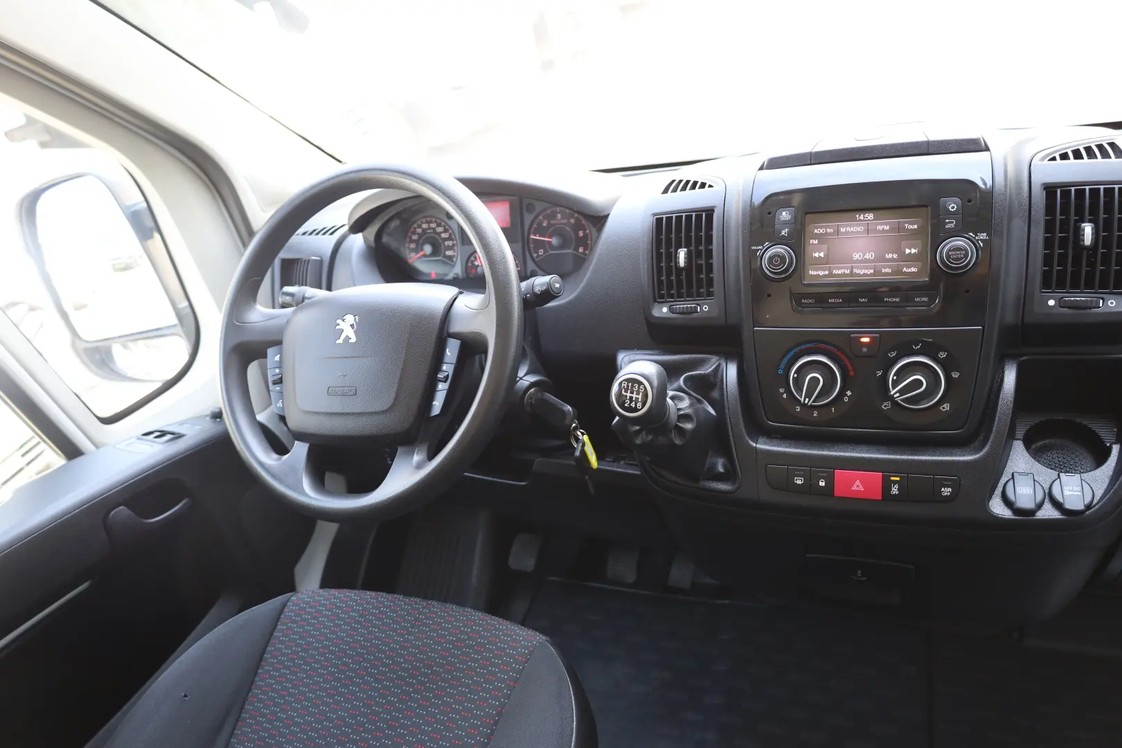 Peugeot Boxer L4H2 2.2D 140CP