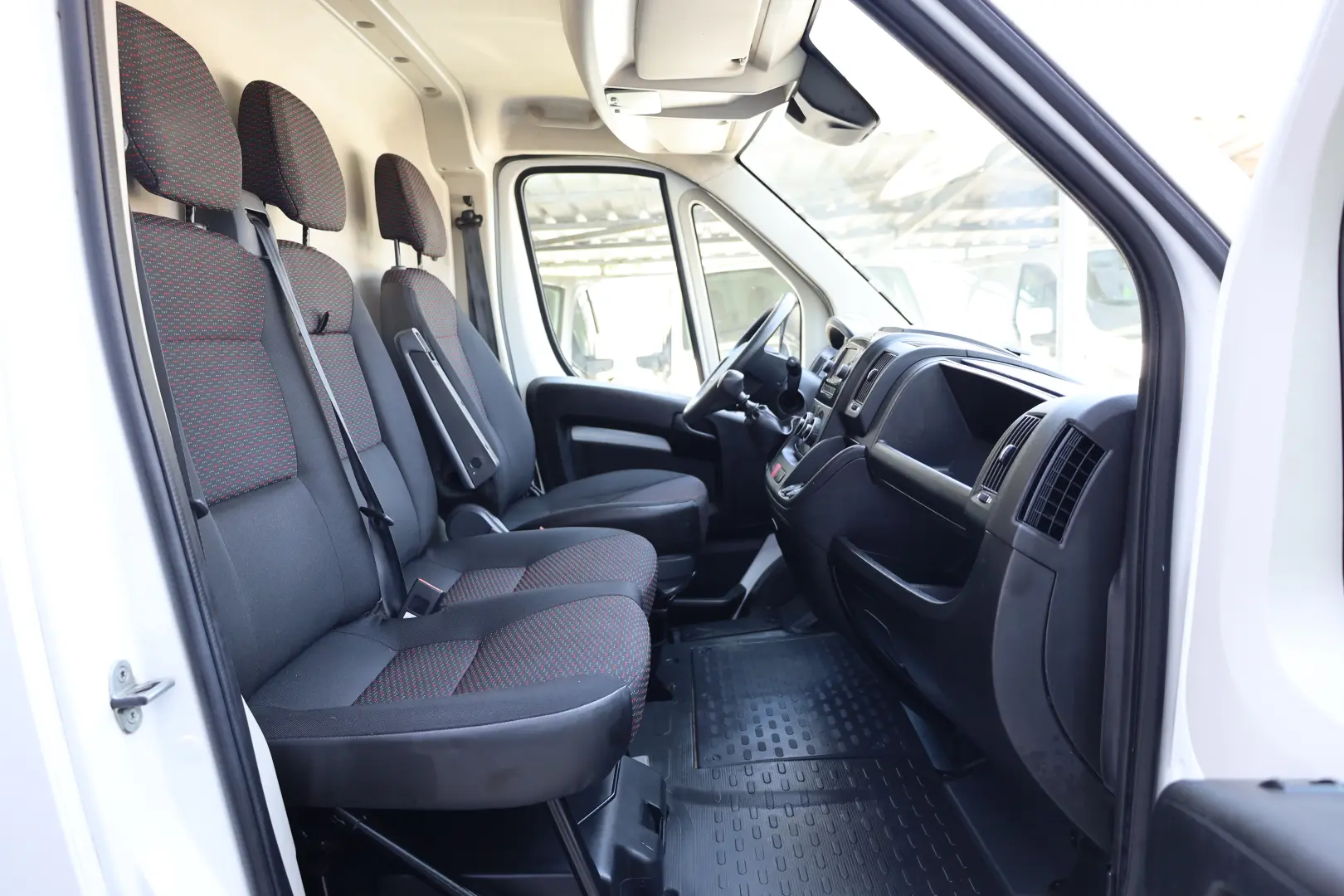 Peugeot Boxer L4H2 2.2D 140CP