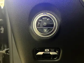 C 300 e Ava Pano Distr Spur DigiLight HUD DAB