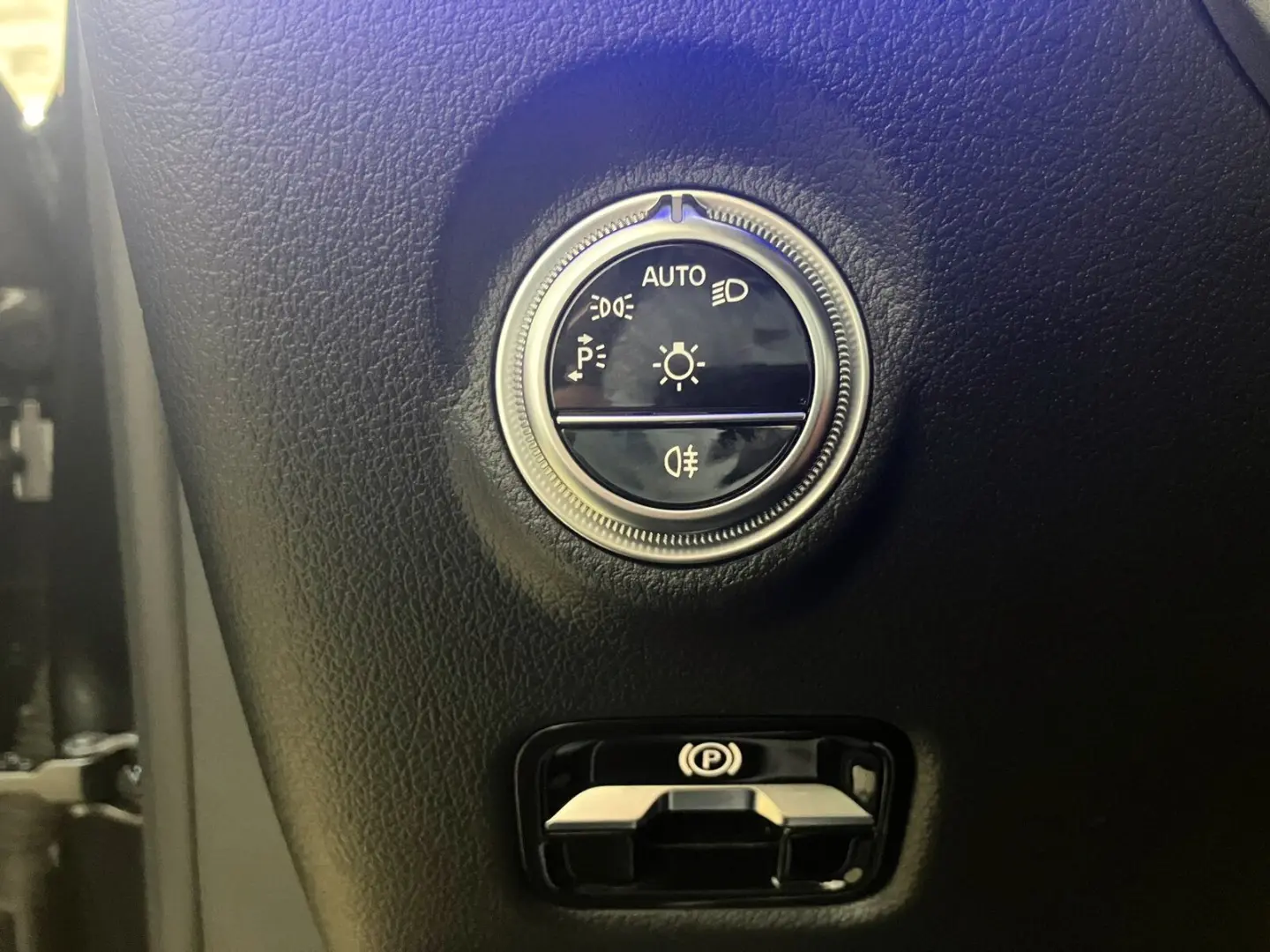 C 300 e Ava Pano Distr Spur DigiLight HUD DAB