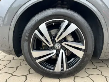 Touareg R-Line 4M/MATRIX/AHK/PANO/HUD/360°/LUFTF