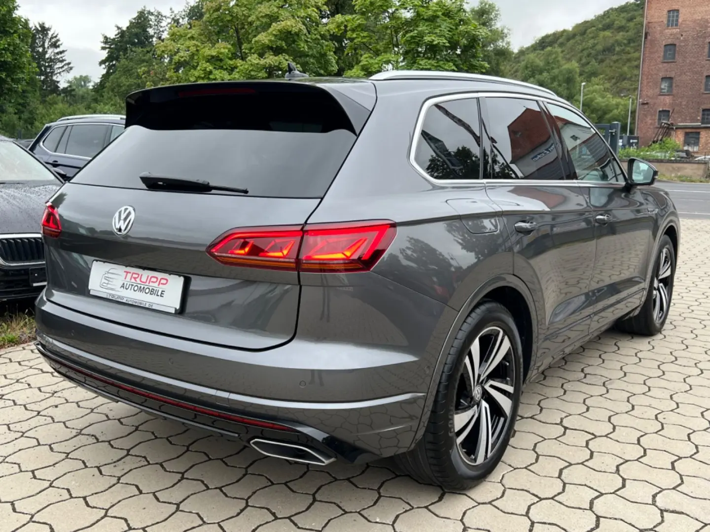 Touareg R-Line 4M/MATRIX/AHK/PANO/HUD/360°/LUFTF