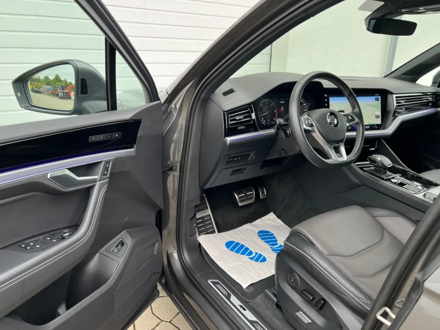 Touareg R-Line 4M/MATRIX/AHK/PANO/HUD/360°/LUFTF