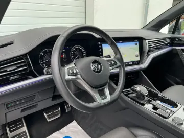 Touareg R-Line 4M/MATRIX/AHK/PANO/HUD/360°/LUFTF