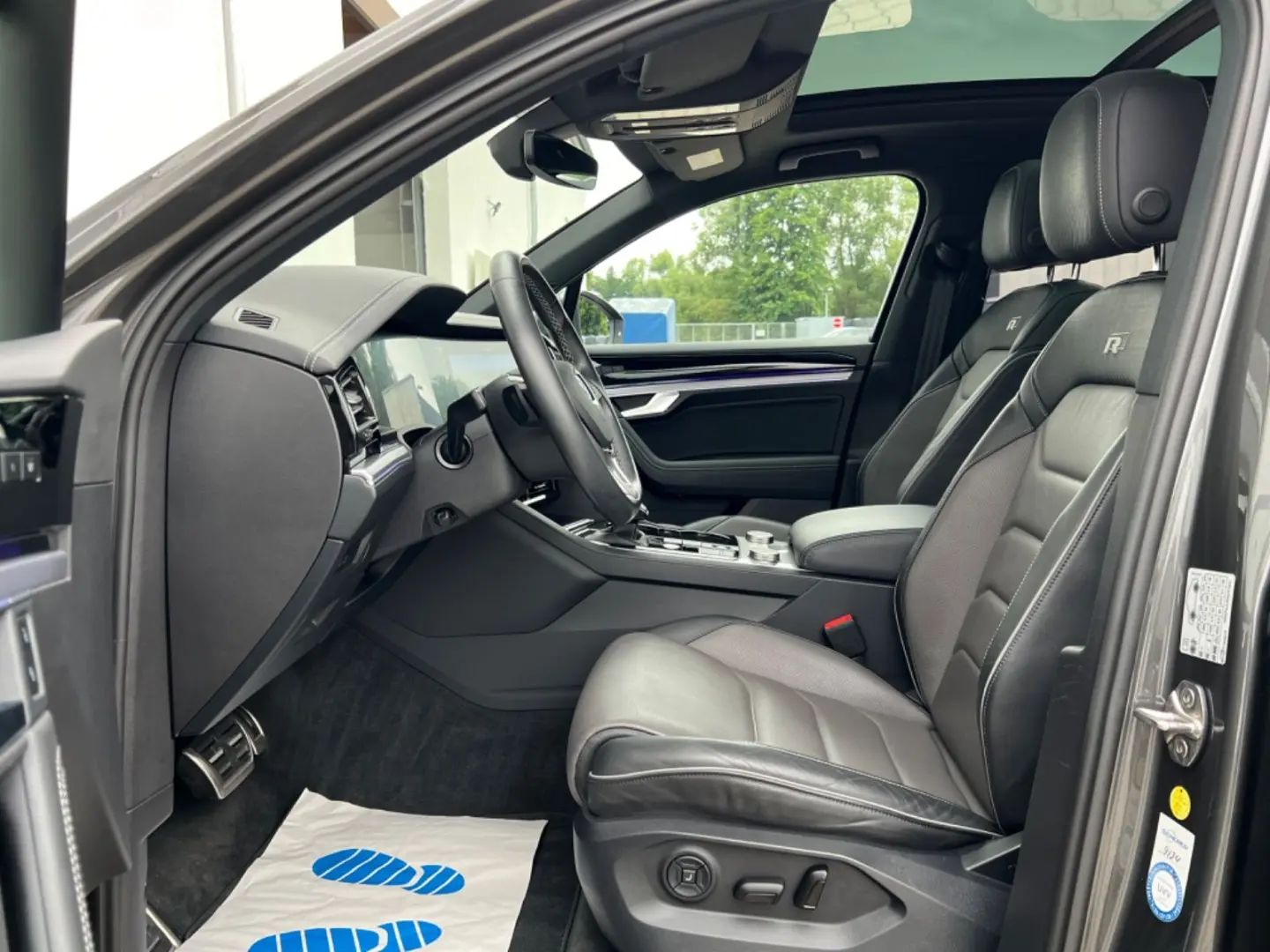 Touareg R-Line 4M/MATRIX/AHK/PANO/HUD/360°/LUFTF