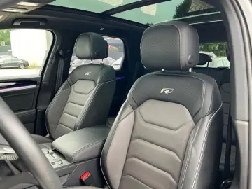 Touareg R-Line 4M/MATRIX/AHK/PANO/HUD/360°/LUFTF