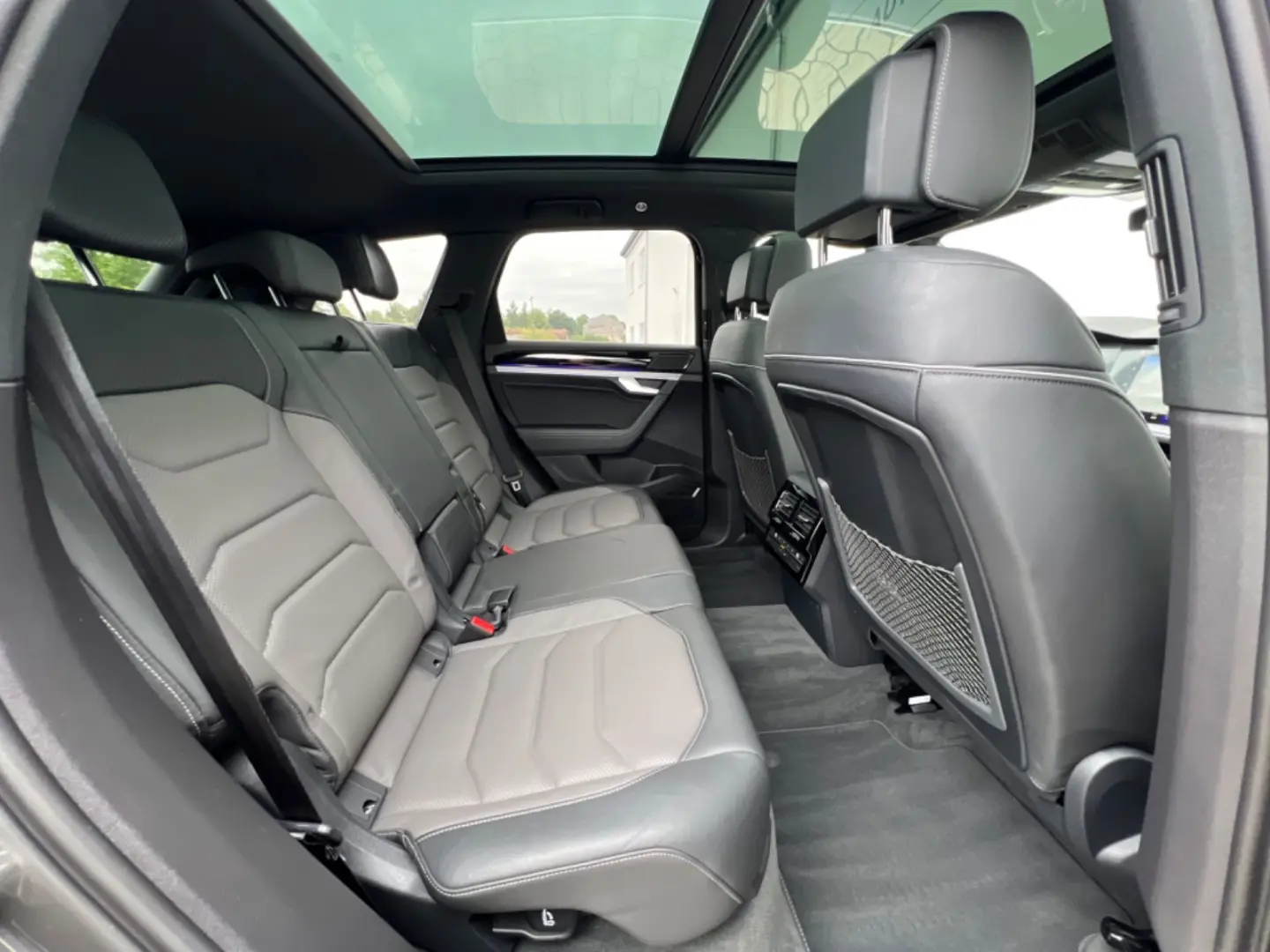 Touareg R-Line 4M/MATRIX/AHK/PANO/HUD/360°/LUFTF